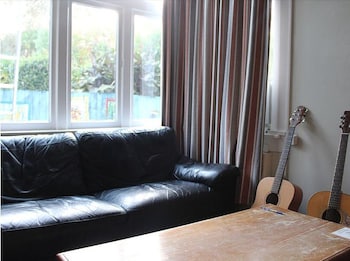 OAKLANDS LODGE