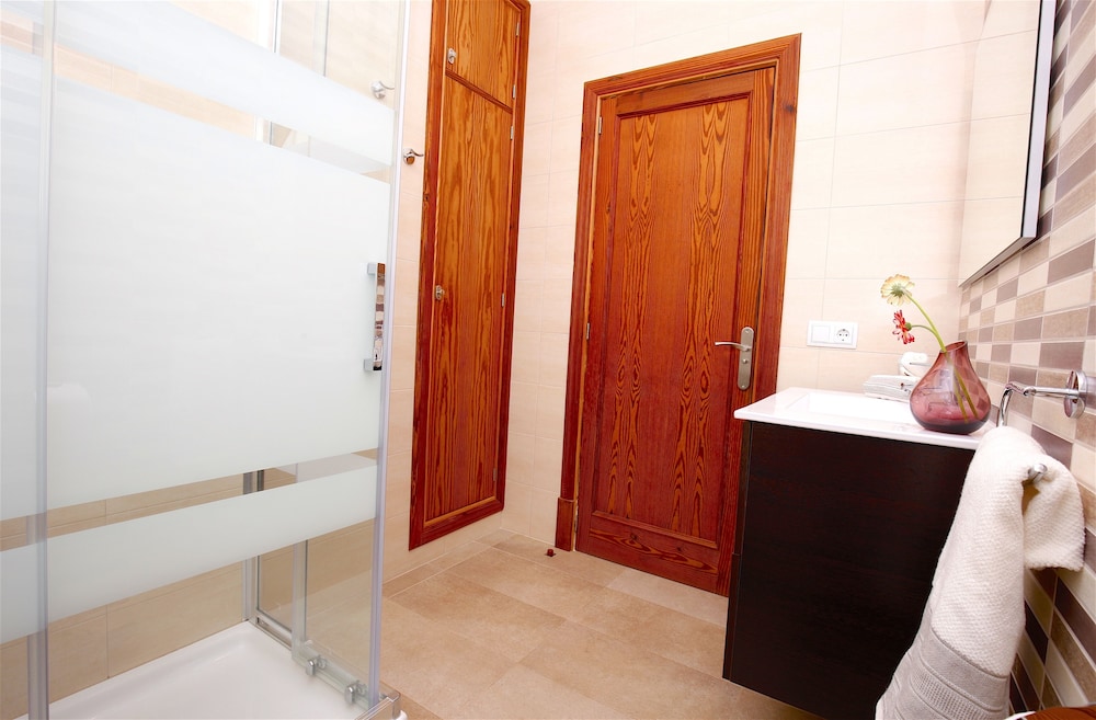 CASA FAMILIAR CON PISCINA Y BBQ