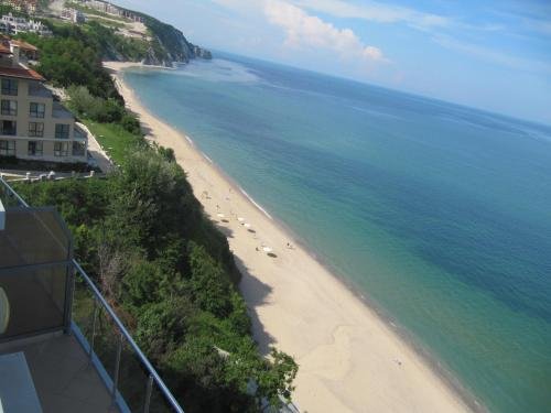 SILVER BEACH APART COMPLEX
