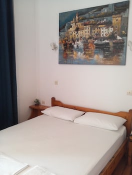 THE SEA FRONT ROOMS AND APARTMENTS