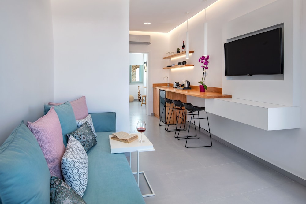 HARMONY SUITES