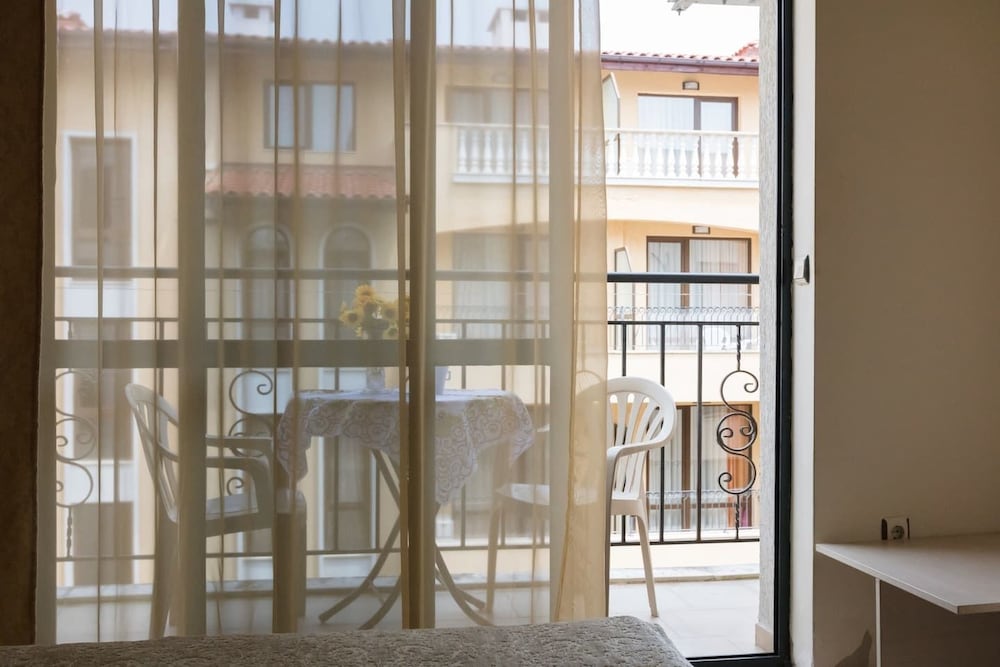 NICE STUDIO WITH KITCHENETTE IN AVALON COMPLEX