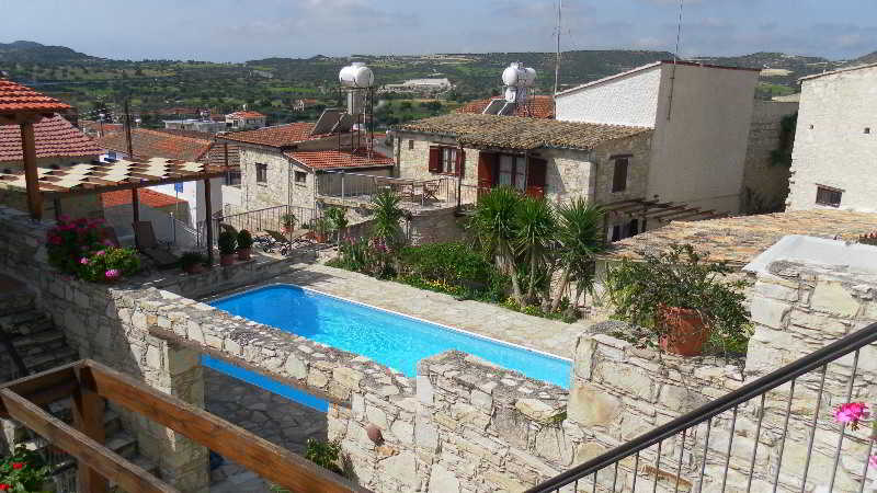 TRADITIONAL VILLAGE HOUSES SKARINOU