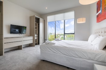PRIVATE 3 BEDROOM WITH ENSUITE BATHROOMS