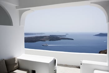 ANDRONIKOS SANTORINI