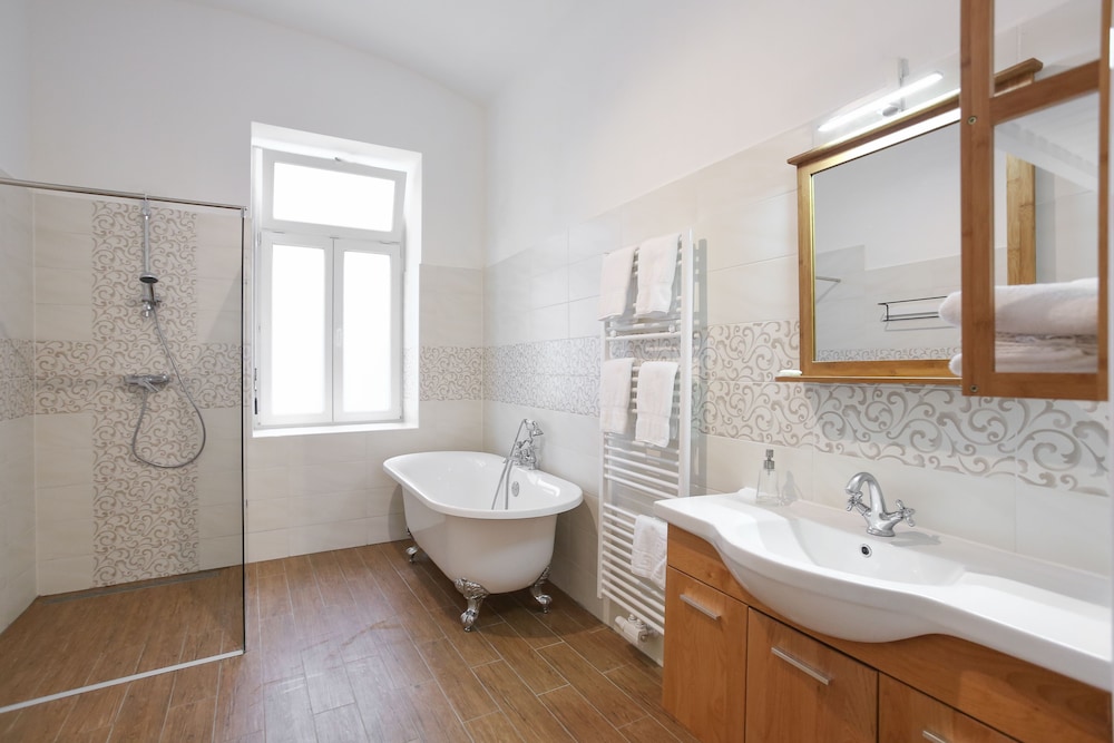 VINTAGE APARTMENTS SCHONBRUNN