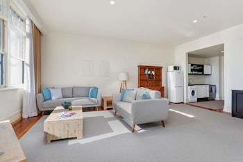 ZODIAK'S CITY ONE BEDROOM APARTMENT