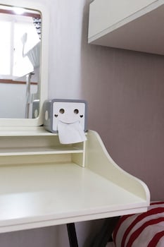 NANU GUESTHOUSE BLACK