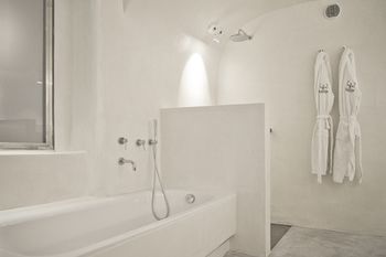 ALLUVIAL SANTORINI SUITES