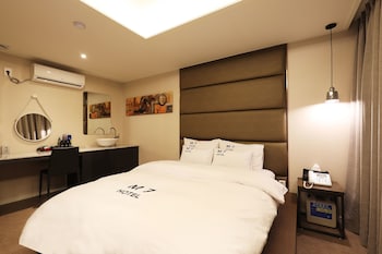 M7 HOTEL