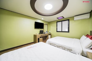 WORLD HOTEL