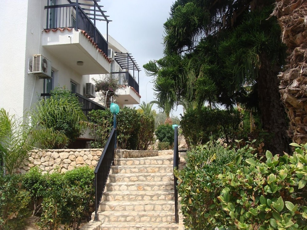 APHELANDRA HOTEL APARTMENTS