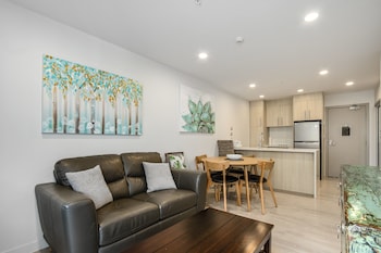 ZODIAK'S MODERN TWO BEDROOM IN THE CBD