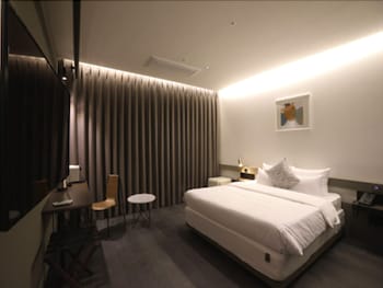 KYND HOTEL