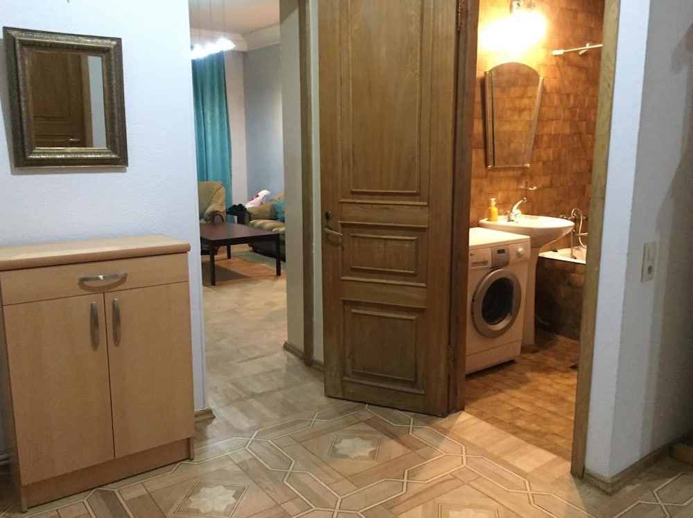 REPUBLIC SQUARE APT&TOURS