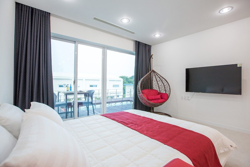 GEOJE STAR MARINE POOL VILLA PENSION - F
