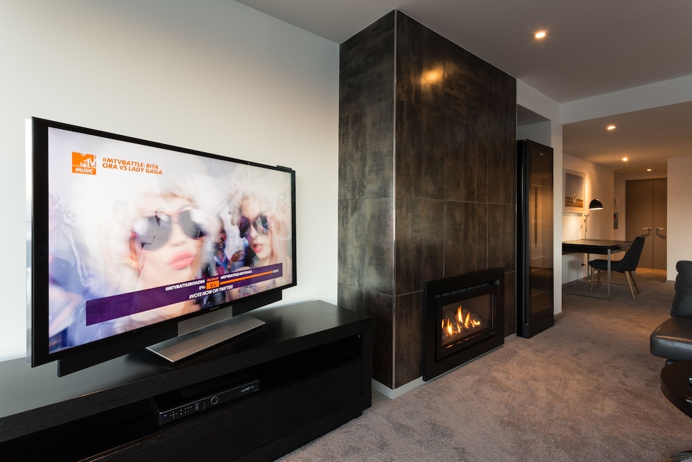 PENTHOUSE ON HALLENSTEIN
