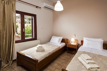 FALASSARNA HOUSES
