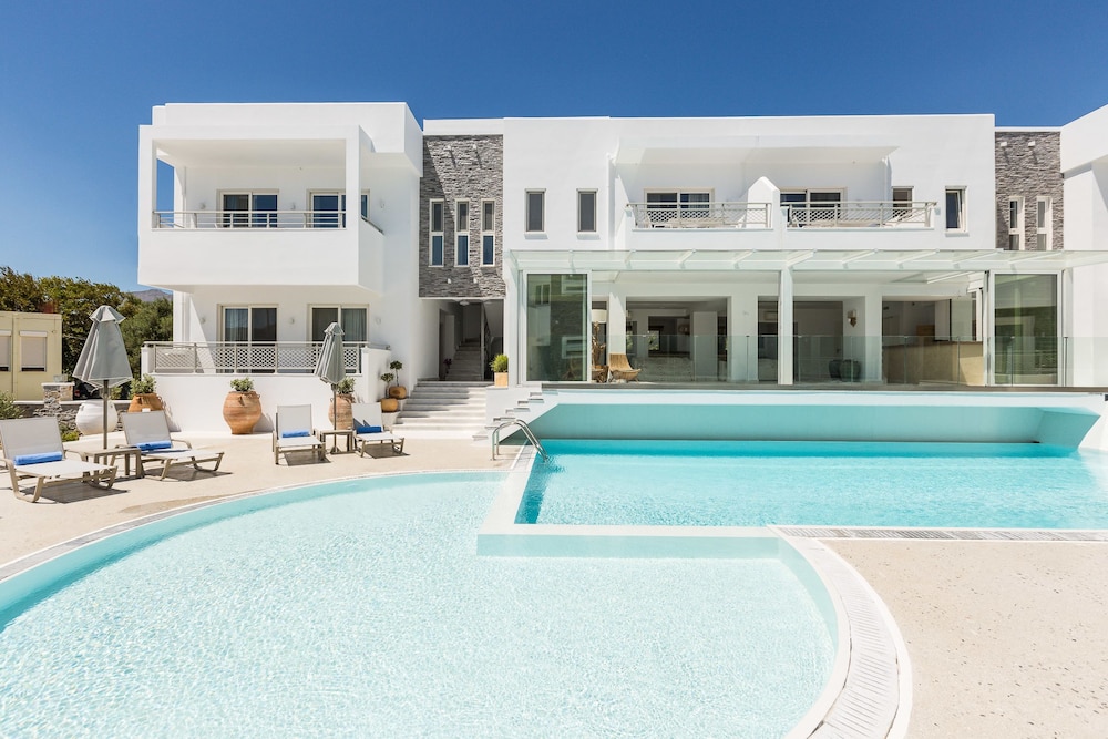 CYANO HOTEL