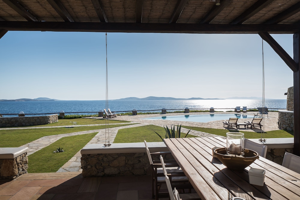 MYKOPETRA VILLAS