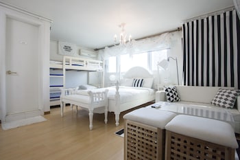 HAN RIVER GUESTHOUSE