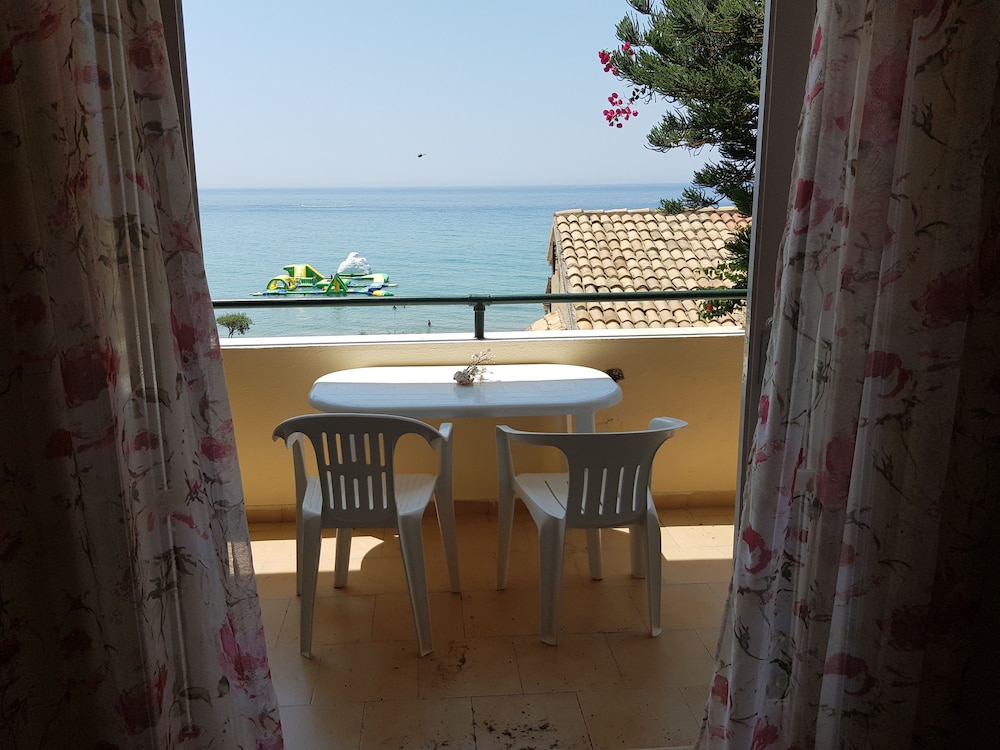 MENIGOS AA2 N O62 SEAVIEW 2BEDROOM