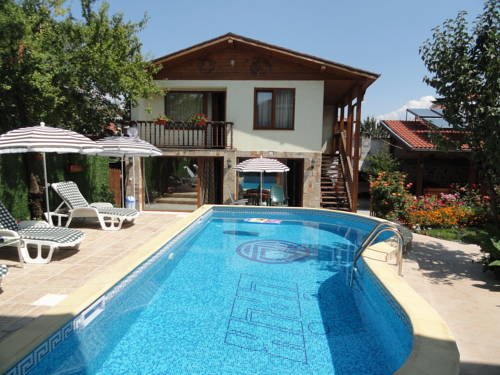 VILLA LIRIK