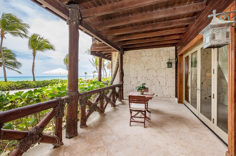 ONE OF THE BEST CALETON VILLAS IN CAP CANA - OCEAN VIEW VILLA FOR RENT WITH CHEF MAID BUTLER POOL