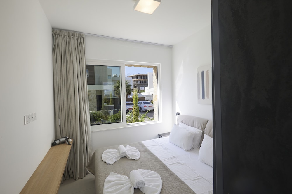 NEW 5 BEDROOM VILLA WITH POOL IN THE CENTER OF AYIA NAPA KUBE VILLA 4