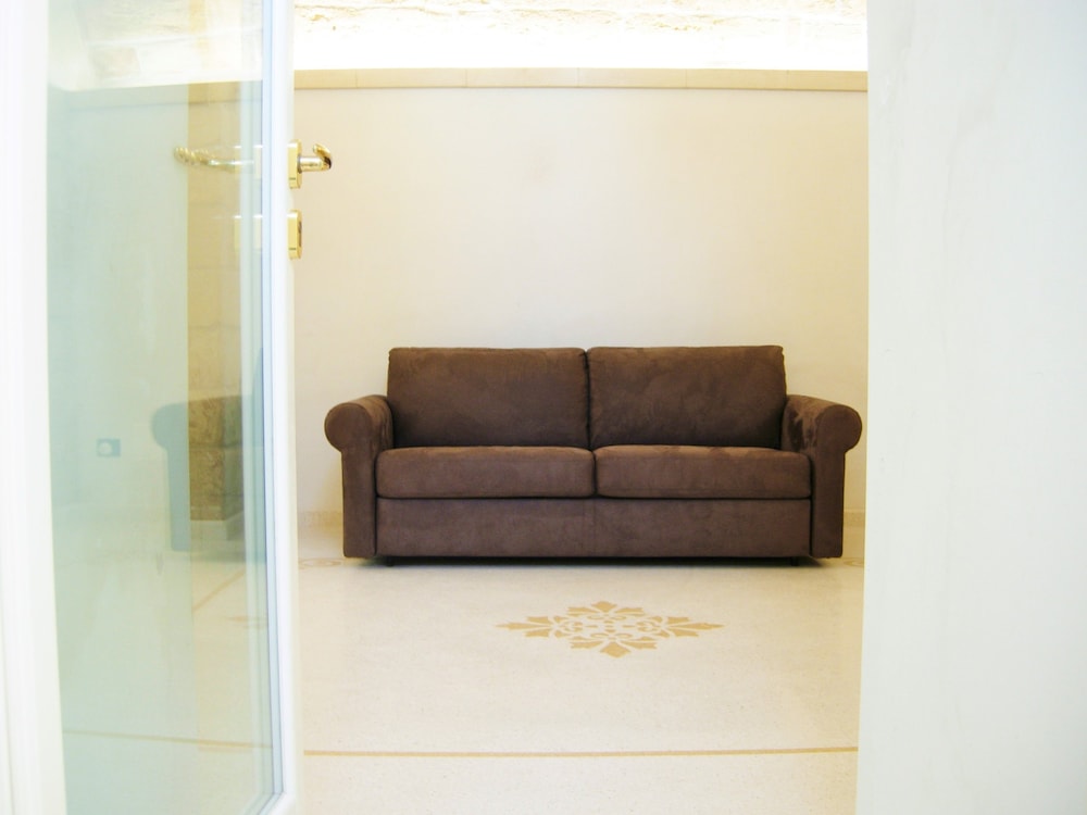 LECCE LOUNGE