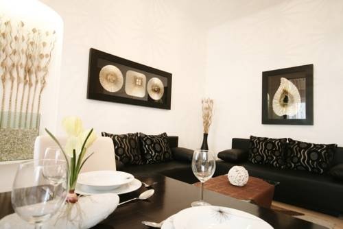 LUXURY CITY CENTER APARTMENT