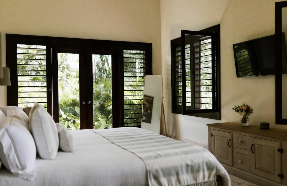 OCEAN VIEW VILLA WITH GOLF FRONT AT EXCLUSIVE BEACH RESORT