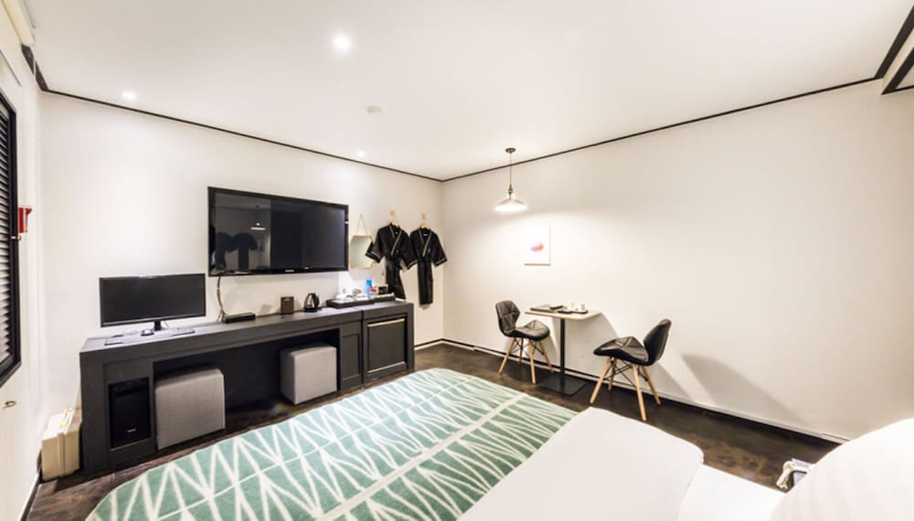 GUGI MOTEL
