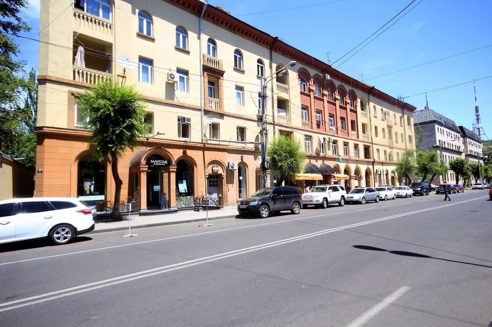 APARTMENT IN THE CENTER