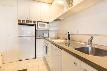 MODERN ONE BEDROOM APARTMENT IN CBD