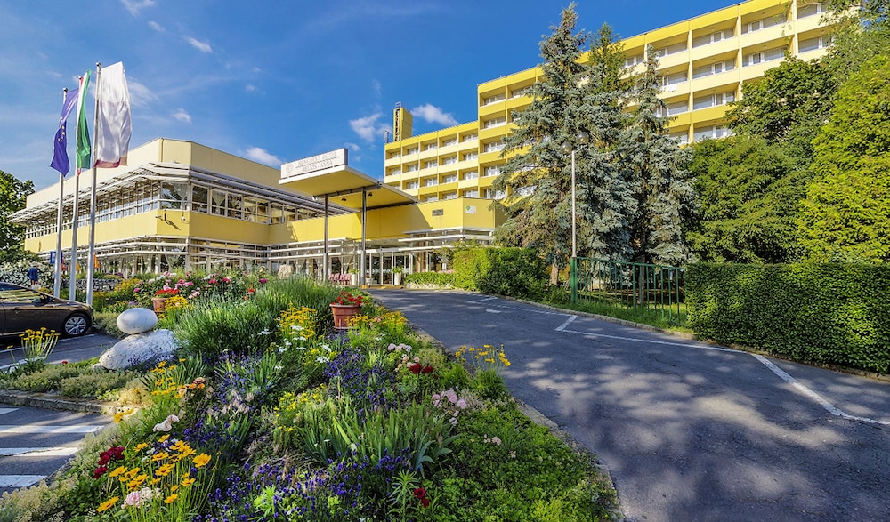 HUNGUEST HOTEL HELIOS