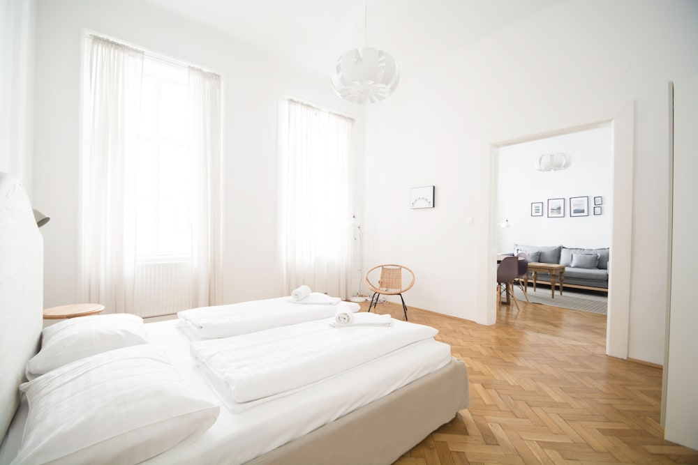 HEYMI APARTMENTS IN CITY CENTER