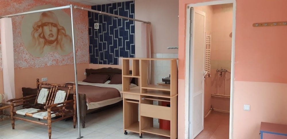 FULL HOUSE HOSTEL