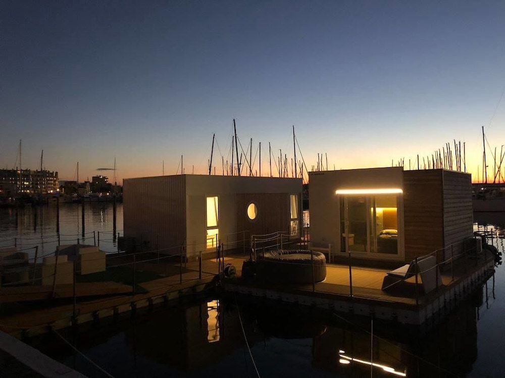 FLOATING RESORT RIMINI