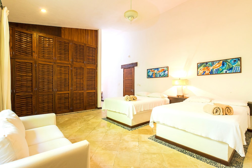 CASA CALETA AKUMAL VILLA EN LAGUNA