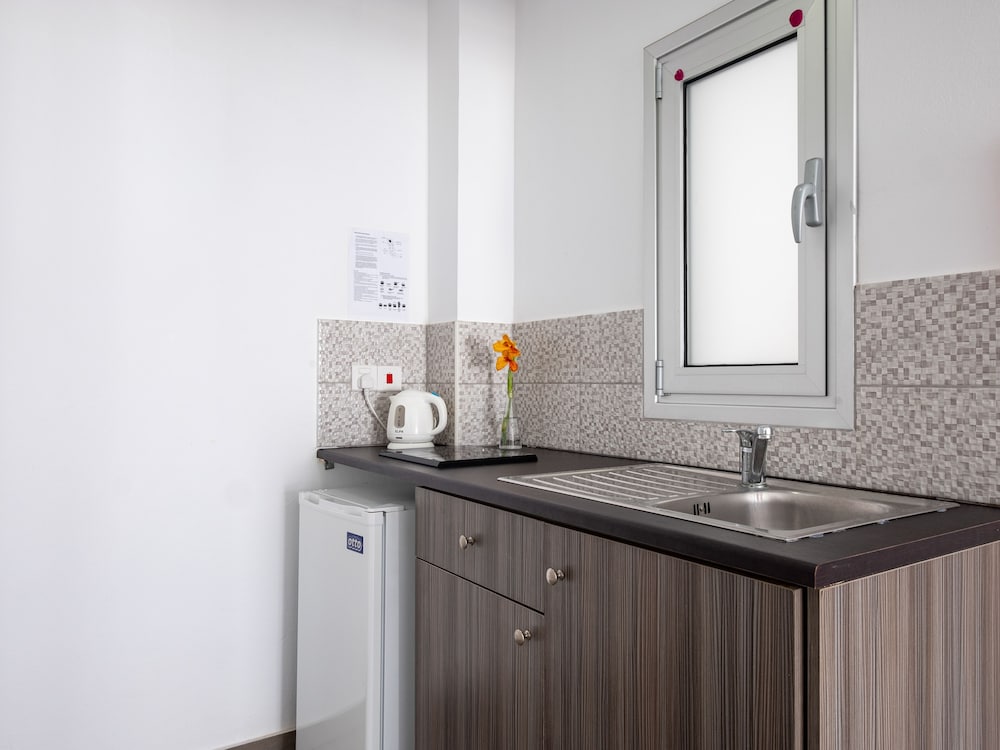 SANDERS RIO GARDENS - DREAMY 1-BEDROOM APARTMENT WITH SHARED POOL AND BALCONY
