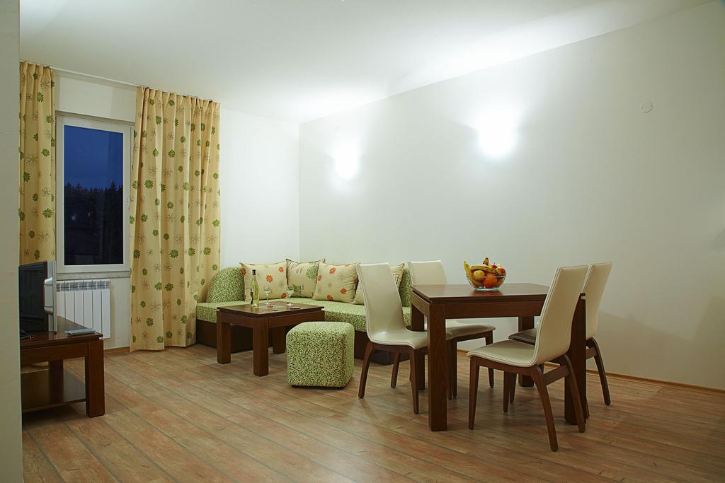 STREAM RESORT