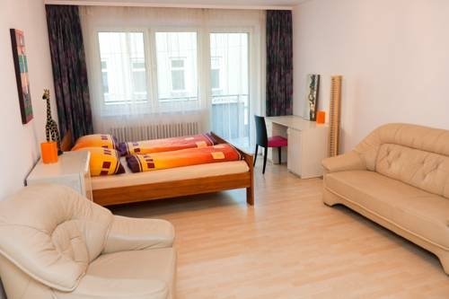 RAISA APARTMENT KROTTENBACHSTRAZE 68