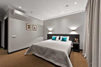 15TH AVENUE HOTEL