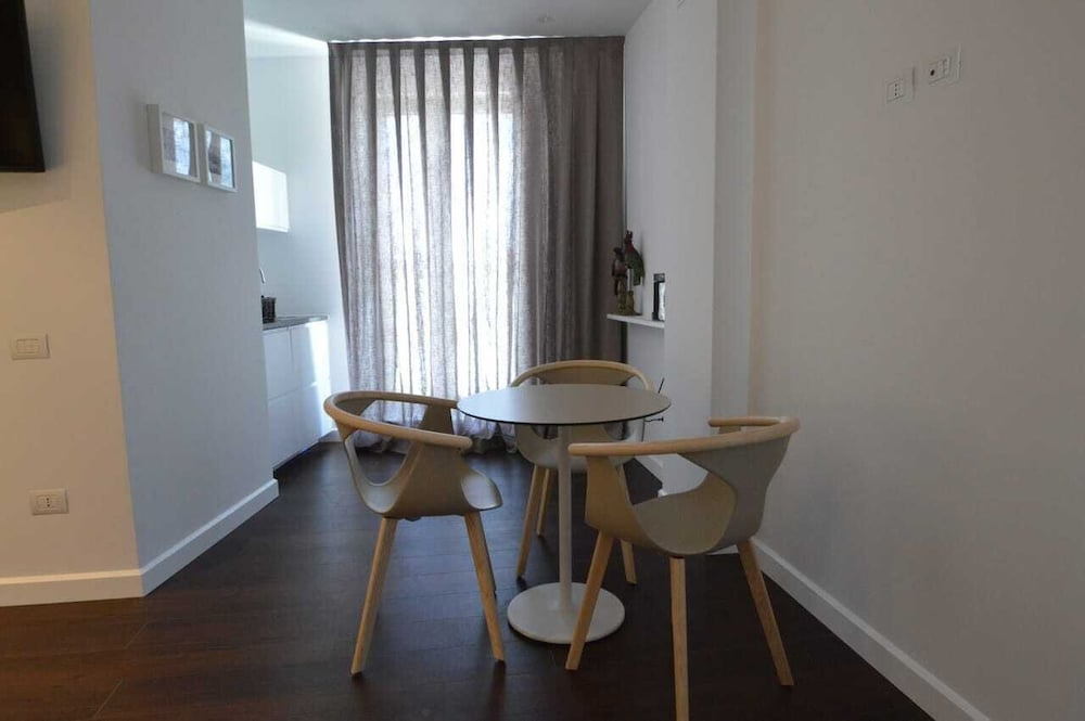 GUESTHOUSE BY LASUITE