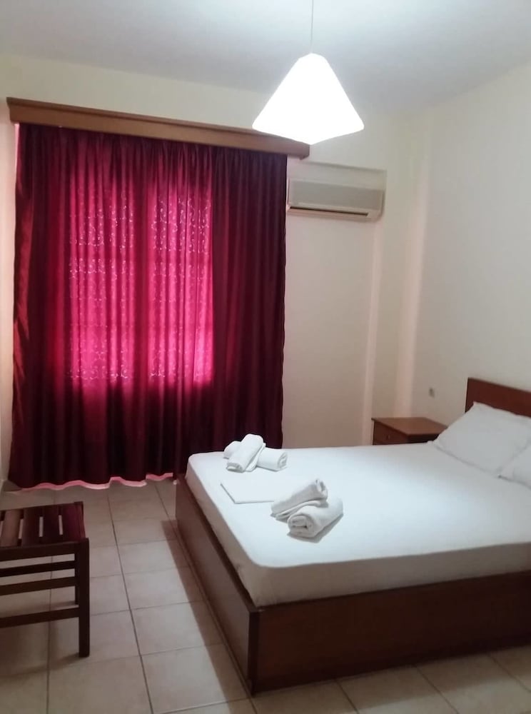 HOTEL LLAZARI
