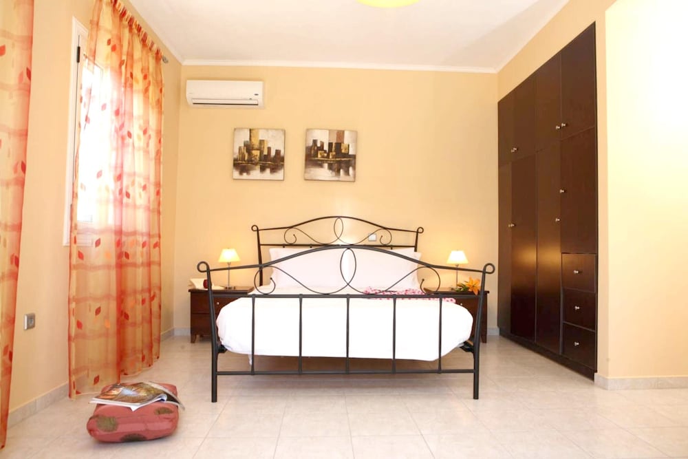 VILLA WITH 3 BEDROOMS IN LEFKADA, WITH PRIVATE POOL AND ENCLOSED GARDE