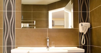 GOLD LEAF HOTEL