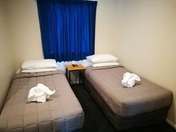 AIRPORT BIRCHES MOTEL