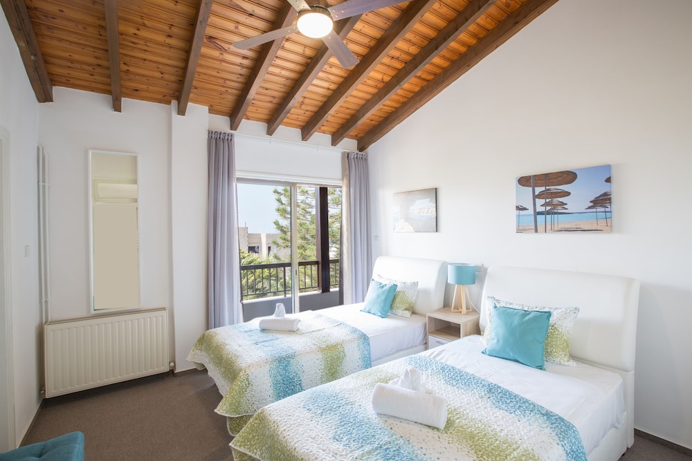 VILLA ROSIE, MODERN 4BDR AYIA NAPA VILLA WITH POOL